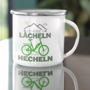 Emaillebecher. Lächeln statt hecheln
