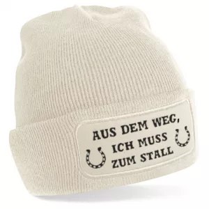 beanie aus dem weg muss zum stall