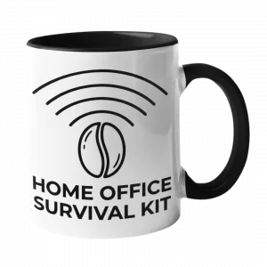 Weiße Keramiktasse mit schwarzem Henkel und WLAN-Symbol aus Kaffeebohnen, Text: HOME OFFICE SURVIVAL KIT